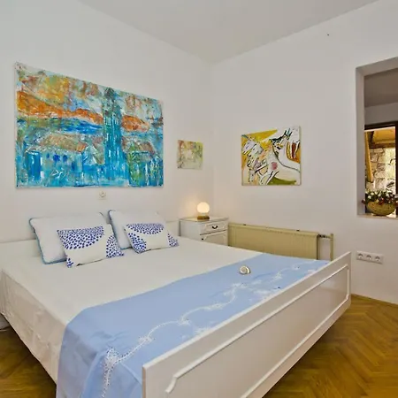 Castle Stambuk * חוואר