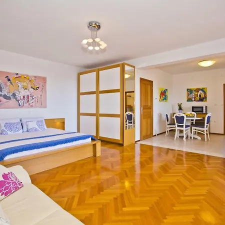 Castle Stambuk Apartmán *