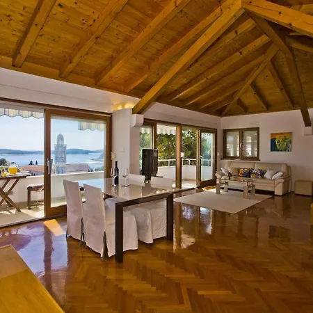 Apartment Castle Stambuk