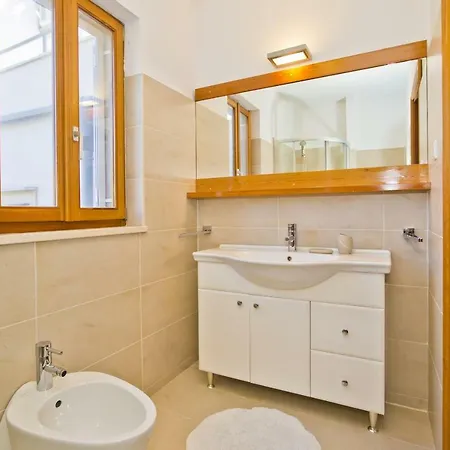 Castle Stambuk * חוואר