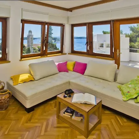 Castle Stambuk * חוואר