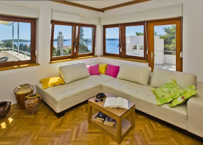 Castle Stambuk * هفار