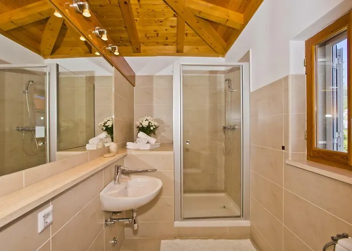 Castle Stambuk * هفار